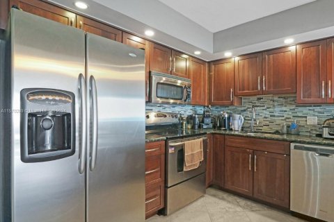 Condo in Aventura, Florida, 1 bedroom  № 1120475 - photo 10