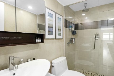 Condo in Aventura, Florida, 1 bedroom  № 1120475 - photo 25