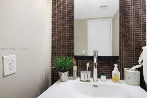 Condo in Aventura, Florida, 1 bedroom  № 1120475 - photo 17