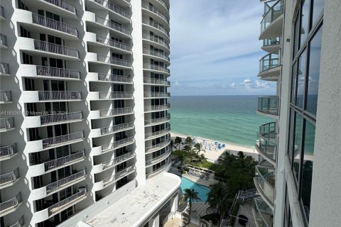 Condo in Sunny Isles Beach, Florida, 1 bedroom  № 1348290 - photo 18