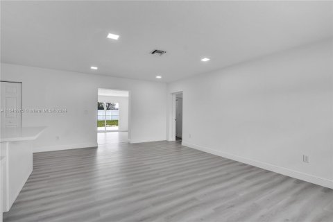 Casa en venta en Miami, Florida, 4 dormitorios, 161.09 m2 № 1348239 - foto 11