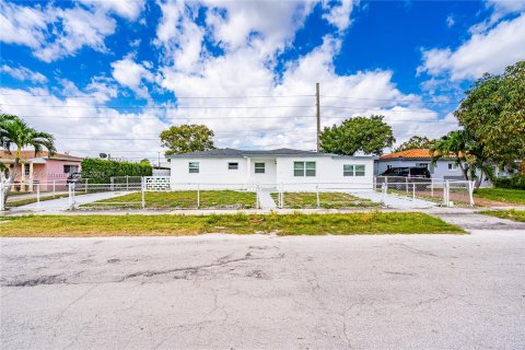 Casa en venta en Miami, Florida, 4 dormitorios, 161.09 m2 № 1348239 - foto 3