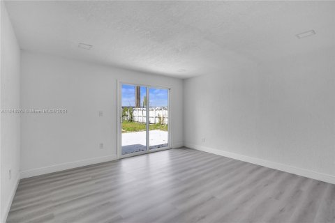 Casa en venta en Miami, Florida, 4 dormitorios, 161.09 m2 № 1348239 - foto 25