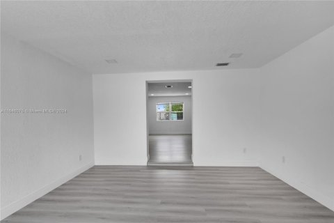 Casa en venta en Miami, Florida, 4 dormitorios, 161.09 m2 № 1348239 - foto 26