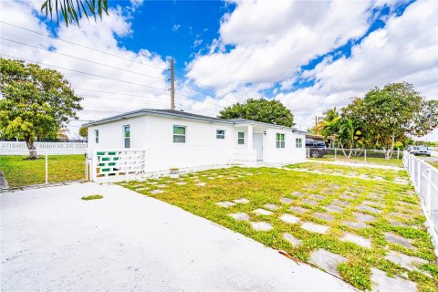 Casa en venta en Miami, Florida, 4 dormitorios, 161.09 m2 № 1348239 - foto 5