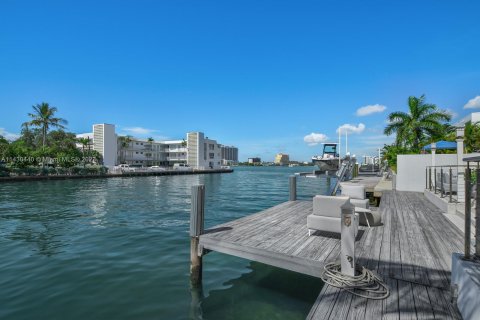 Купить виллу или дом в Майами-Бич, Флорида 6 спален, 524.62м2, № 650504 - фото 4