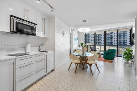 Condo in Miami Beach, Florida, 2 bedrooms  № 662309 - photo 5