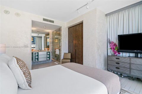 Condo in Miami Beach, Florida, 2 bedrooms  № 662309 - photo 20