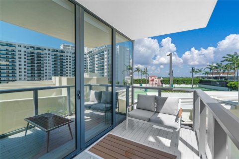 Condo in Miami Beach, Florida, 2 bedrooms  № 662309 - photo 16