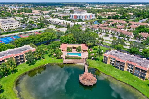 Condo in Margate, Florida, 2 bedrooms  № 682520 - photo 1