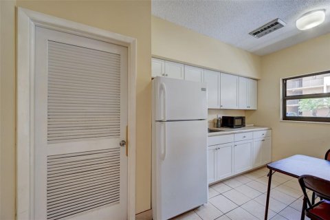 Condo in Margate, Florida, 2 bedrooms  № 682520 - photo 11