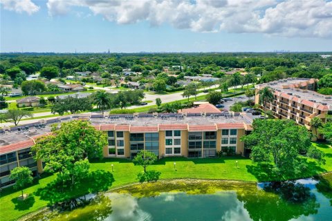 Condo in Margate, Florida, 2 bedrooms  № 682520 - photo 7