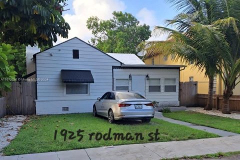 Propiedad comercial en venta en Hollywood, Florida, 193.79 m2 № 1394947 - foto 1