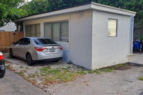 Propiedad comercial en venta en Hollywood, Florida, 193.79 m2 № 1394947 - foto 3