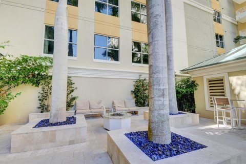 Condominio en venta en Boynton Beach, Florida, 2 dormitorios, 112.04 m2 № 440470 - foto 1