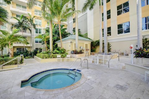 Condominio en venta en Boynton Beach, Florida, 2 dormitorios, 112.04 m2 № 440470 - foto 2