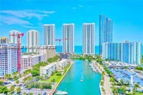 Condominio en venta en Sunny Isles Beach, Florida, 2 dormitorios, 95.04 m2 № 1170760 - foto 14