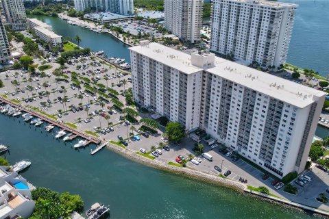 Copropriété à vendre à Sunny Isles Beach, Floride: 2 chambres, 95.04 m2 № 1170760 - photo 8