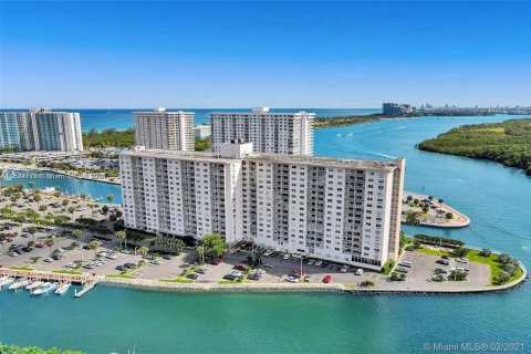 Condo in Sunny Isles Beach, Florida, 2 bedrooms  № 1170760 - photo 4