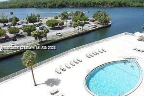 Condo in Sunny Isles Beach, Florida, 2 bedrooms  № 1170760 - photo 19