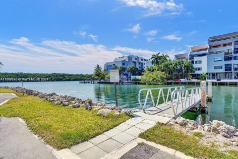 Condo in Sunny Isles Beach, Florida, 2 bedrooms  № 1170760 - photo 2