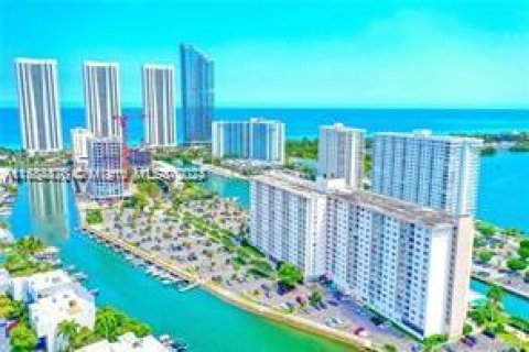 Copropriété à vendre à Sunny Isles Beach, Floride: 2 chambres, 95.04 m2 № 1170760 - photo 15