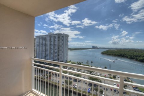 Condominio en venta en Sunny Isles Beach, Florida, 2 dormitorios, 95.04 m2 № 1170760 - foto 22