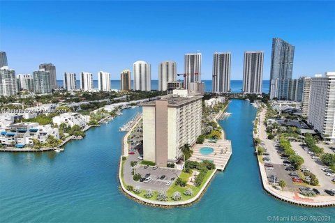 Condo in Sunny Isles Beach, Florida, 2 bedrooms  № 1170760 - photo 5