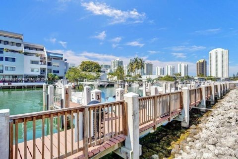 Copropriété à vendre à Sunny Isles Beach, Floride: 2 chambres, 95.04 m2 № 1170760 - photo 3