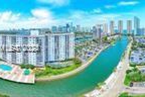 Condominio en venta en Sunny Isles Beach, Florida, 2 dormitorios, 95.04 m2 № 1170760 - foto 11