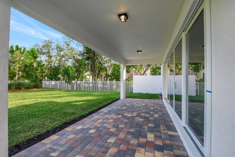 House in Lake Worth, Florida 5 bedrooms, 272.2 sq.m. № 936742 - photo 21