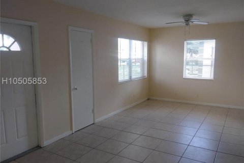 House in Fort Lauderdale, Florida 3 bedrooms, 87.42 sq.m. № 936741 - photo 1