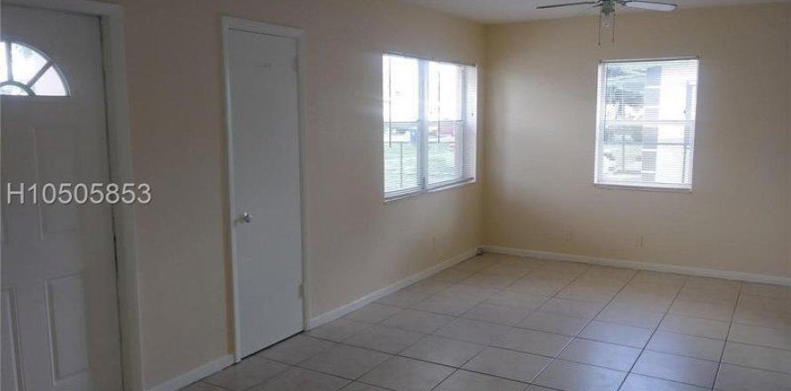 House in Fort Lauderdale, Florida 3 bedrooms, 87.42 sq.m. № 936741