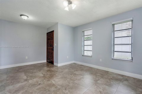 Commercial property in Miami, Florida 177.91 sq.m. № 1232513 - photo 21