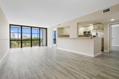 Copropriété à vendre à Hallandale Beach, Floride: 2 chambres, 104.98 m2 № 1320679 - photo 2