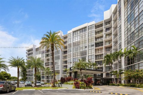 Copropriété à vendre à Hallandale Beach, Floride: 2 chambres, 104.98 m2 № 1320679 - photo 1