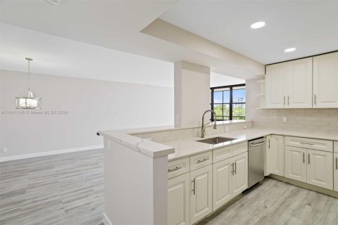 Copropriété à vendre à Hallandale Beach, Floride: 2 chambres, 104.98 m2 № 1320679 - photo 3