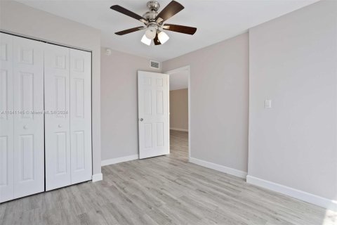 Condo in Hallandale Beach, Florida, 2 bedrooms  № 1320679 - photo 21