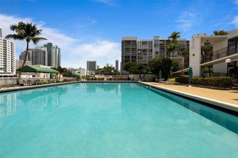 Condominio en venta en Hallandale Beach, Florida, 2 dormitorios, 104.98 m2 № 1320679 - foto 26