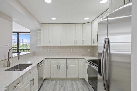 Copropriété à vendre à Hallandale Beach, Floride: 2 chambres, 104.98 m2 № 1320679 - photo 5