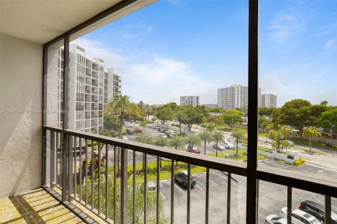 Copropriété à vendre à Hallandale Beach, Floride: 2 chambres, 104.98 m2 № 1320679 - photo 11