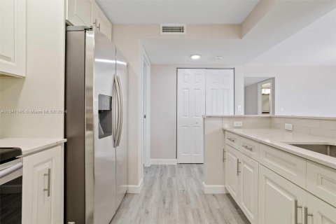 Copropriété à vendre à Hallandale Beach, Floride: 2 chambres, 104.98 m2 № 1320679 - photo 6