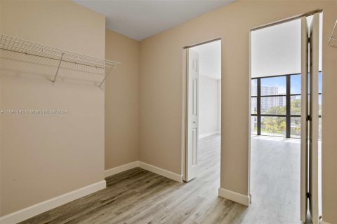 Copropriété à vendre à Hallandale Beach, Floride: 2 chambres, 104.98 m2 № 1320679 - photo 16