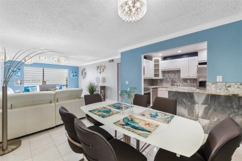 Condo in Fort Lauderdale, Florida, 2 bedrooms  № 1293377 - photo 7