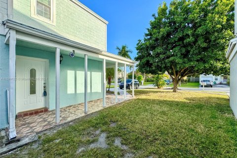 House in Miami, Florida 3 bedrooms, 151.8 sq.m. № 1209501 - photo 7