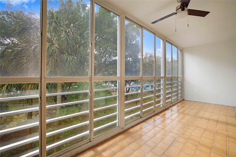 Copropriété à vendre à Coconut Creek, Floride: 2 chambres, 107.95 m2 № 1011533 - photo 2