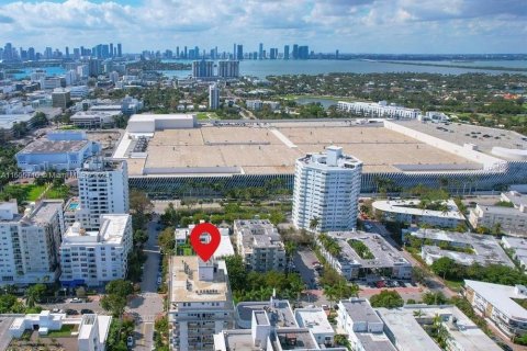 Condo in Miami Beach, Florida, 1 bedroom  № 1355013 - photo 2