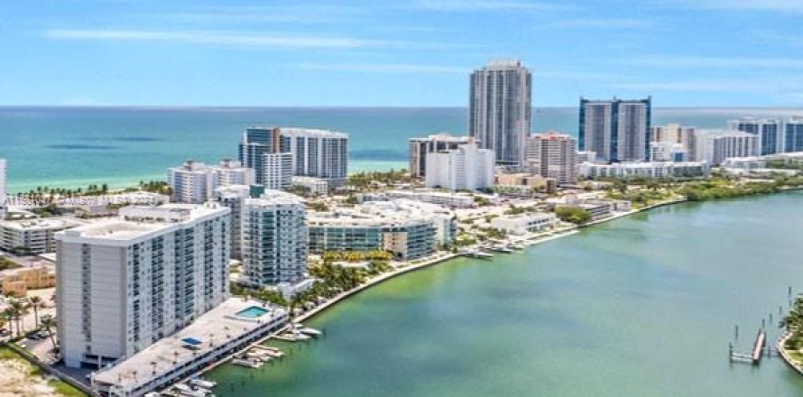 Condominio en Miami Beach, Florida, 1 dormitorio  № 1355007