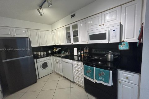 Condominio en alquiler en Miami Beach, Florida, 1 dormitorio, 84.54 m2 № 1355007 - foto 8