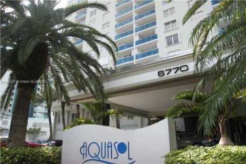 Condo in Miami Beach, Florida, 1 bedroom  № 1355007 - photo 2